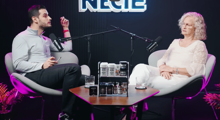 Doña Crista “Mama de Gala Montes” revela en podcast de Adrián Marcelo que sus hijas la golpearon